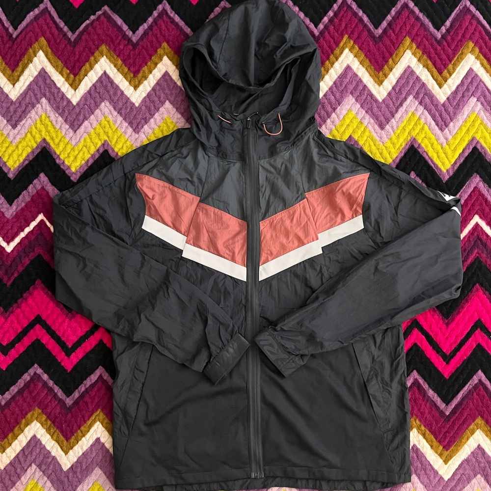 Men's Nike Windrunner Wild Run Jacket Size Medium